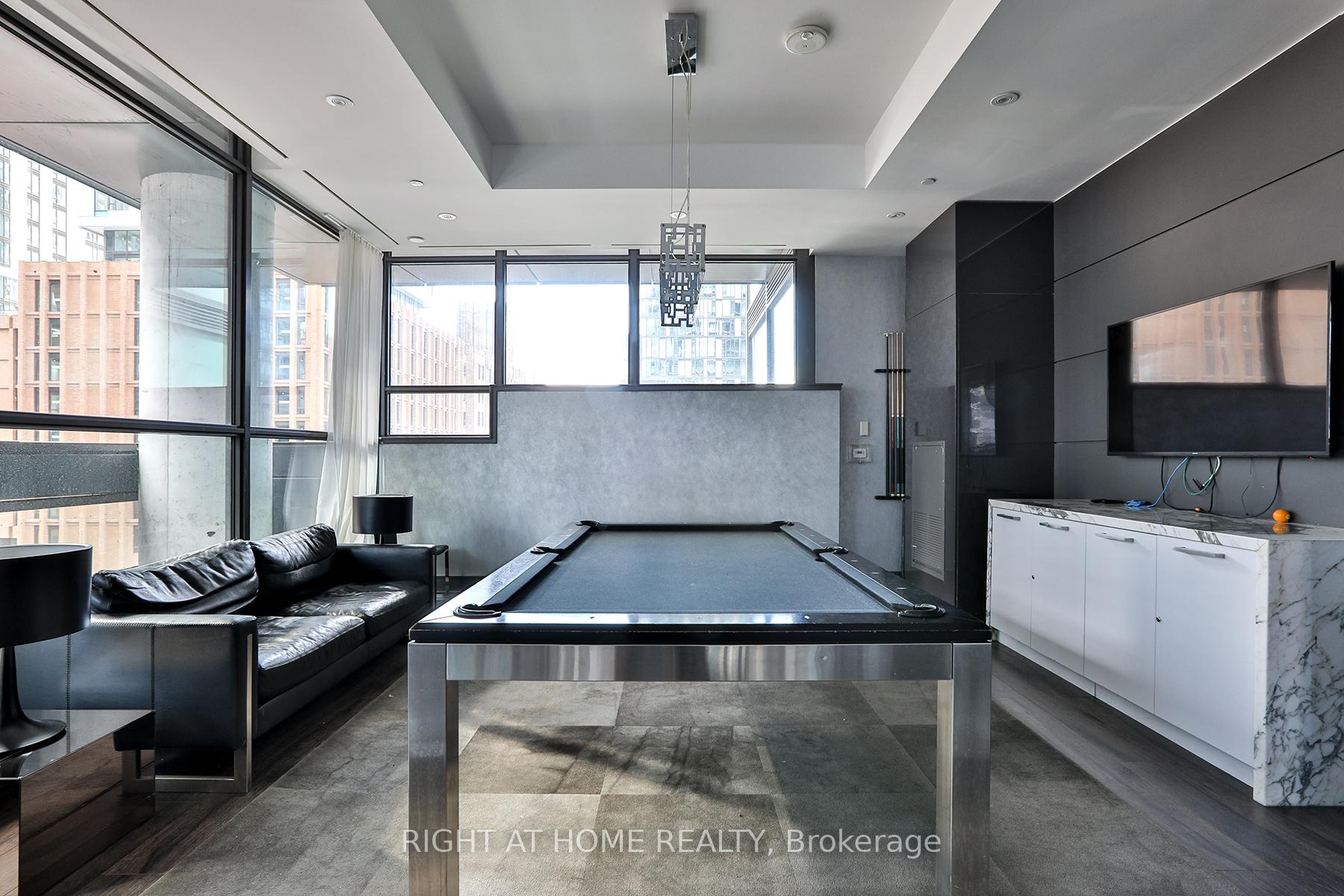 Condo at 290 Adelaide,  Toronto For sale