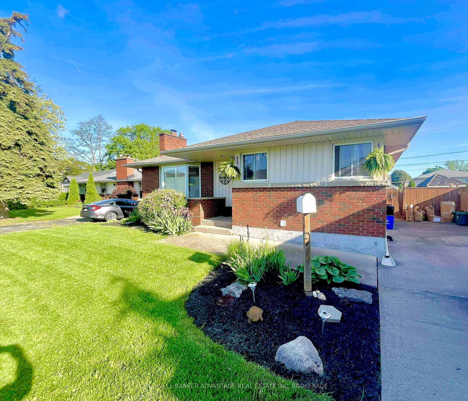 9 Meadowvale Drive, St. Catharines, ON L2N 3Z6