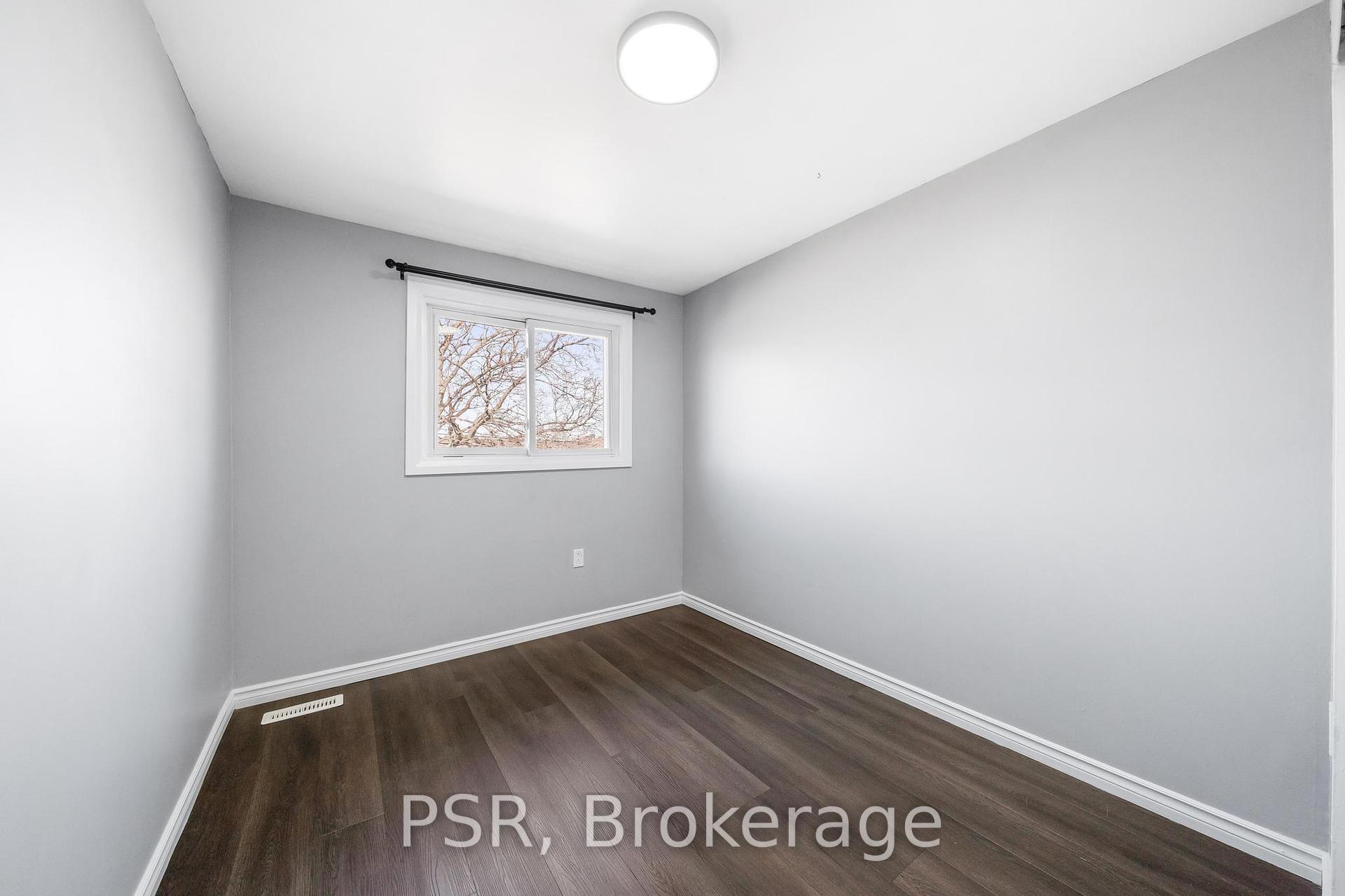3 Bedrooms Condo at 10 Angus, Hamilton For sale