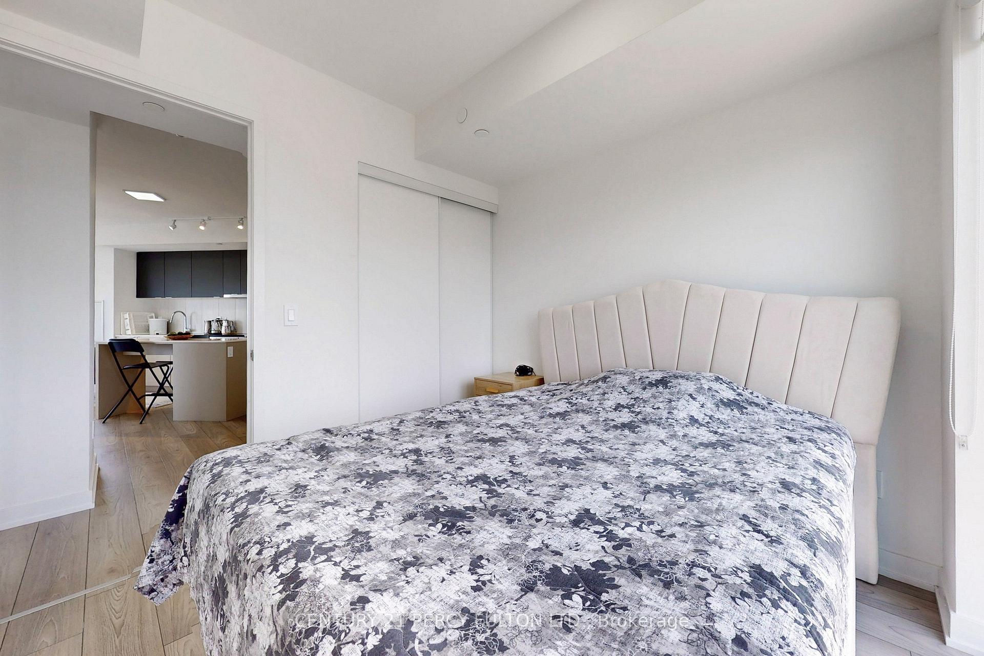 3 Bedrooms Condo at 8 Tippett, Toronto For sale