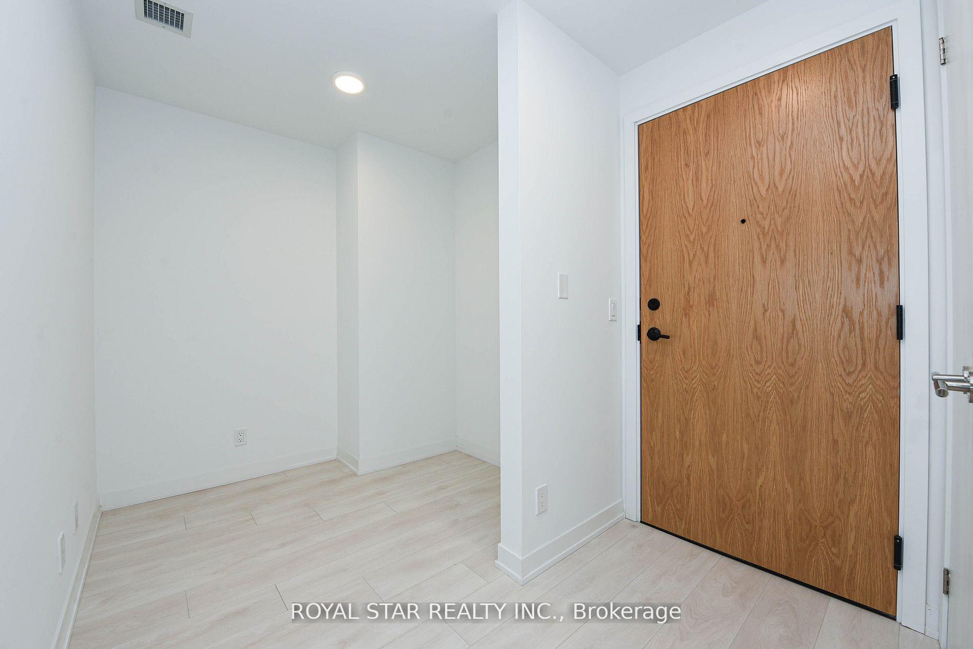 2 Bedrooms Condo at 7950 Bathurst, Vaughan For sale