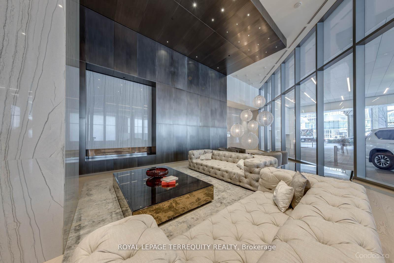 1 Bedroom Condo at 88 Harbour, Toronto For sale