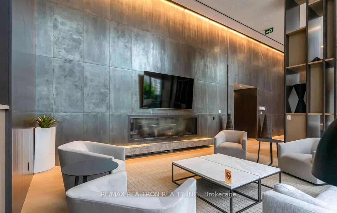 2 Bedrooms Condo at 7 Grenville, Toronto For sale