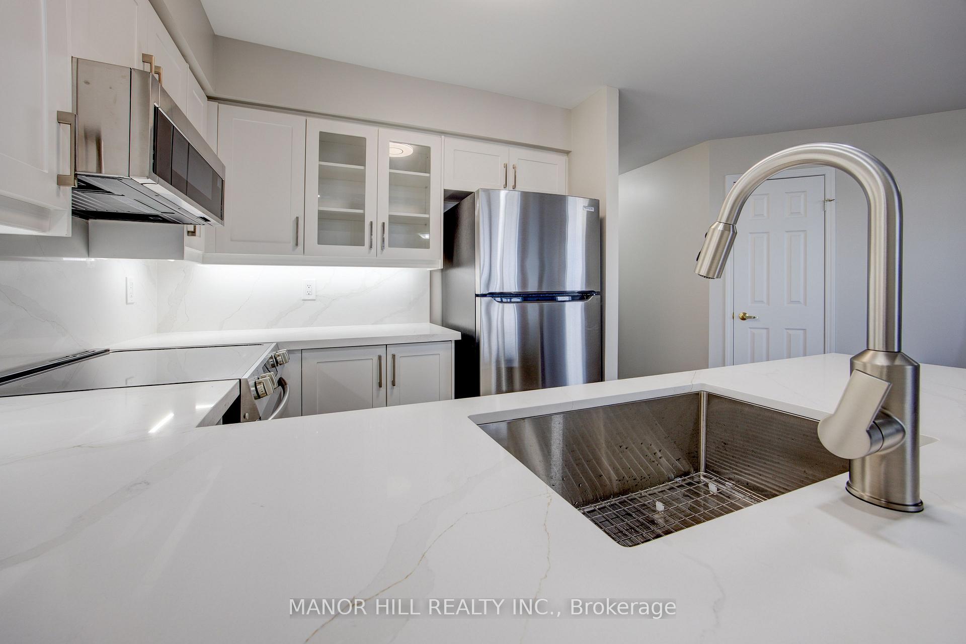 2 Bedrooms Condo at 35 Kingsbridge Garden,  Mississauga For sale