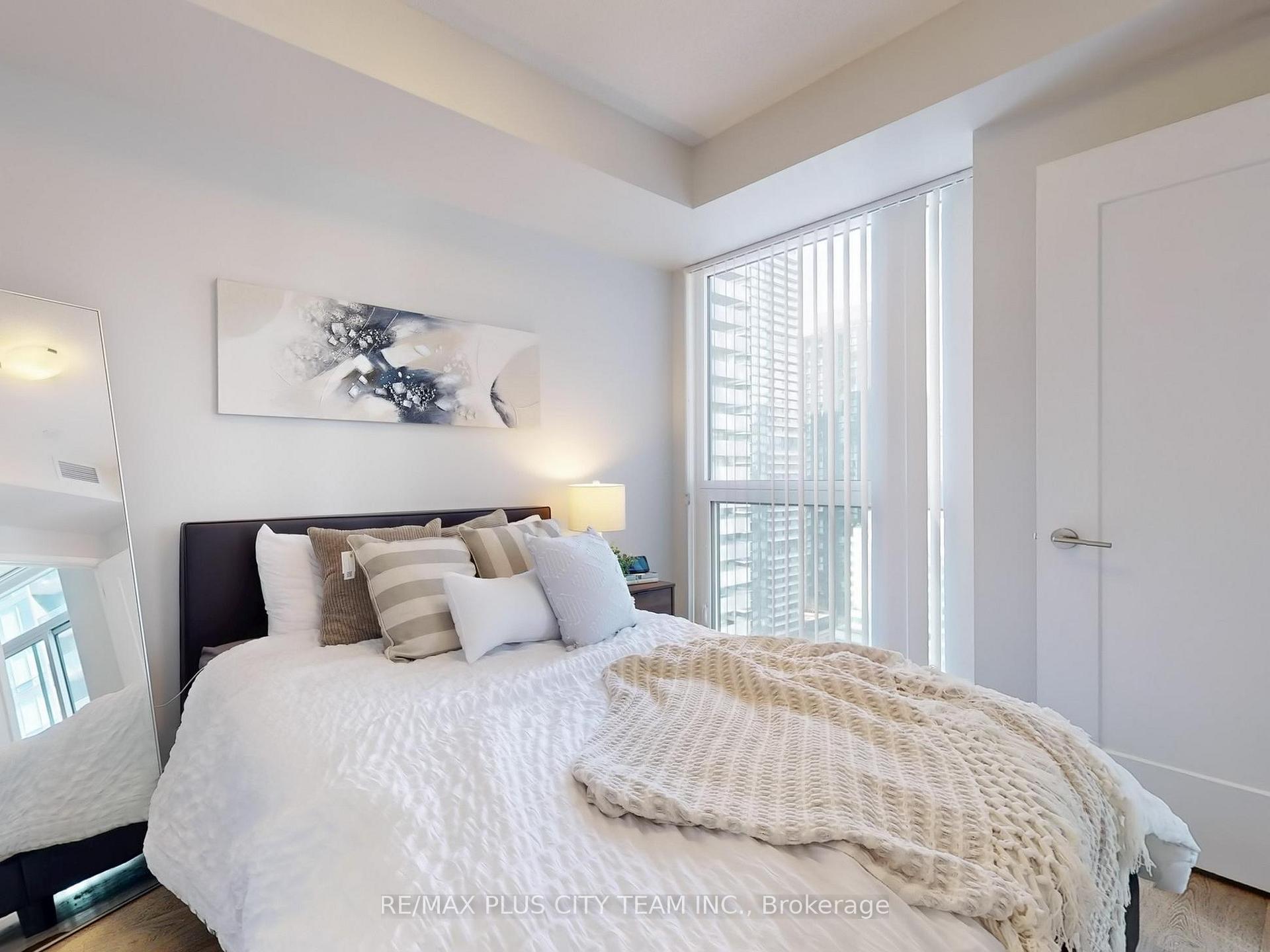 2 Bedrooms Condo at 99 John, Toronto For sale