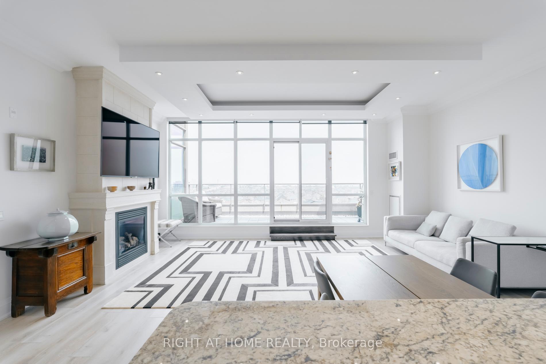 3 Bedrooms Condo at 2470 Prince Michael, Oakville For sale