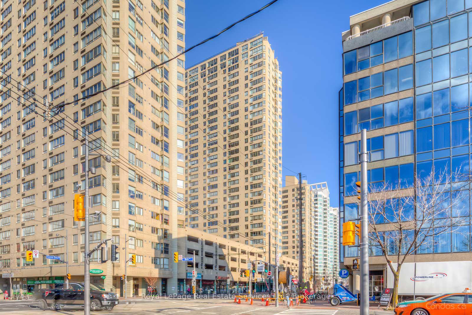 2 Bedrooms Condo at 260 Queens, Toronto For sale