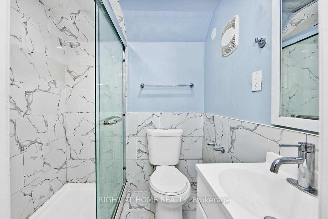 3 Bedrooms Condo at 50 Silver Bell,  Toronto For sale