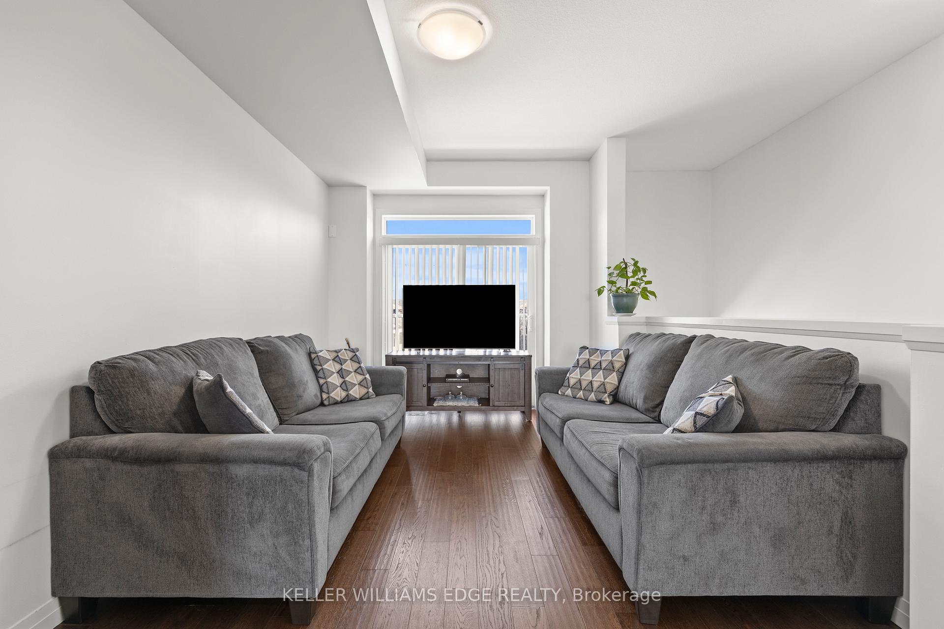 3 Bedrooms Condo at 30 Time Square, Hamilton For sale
