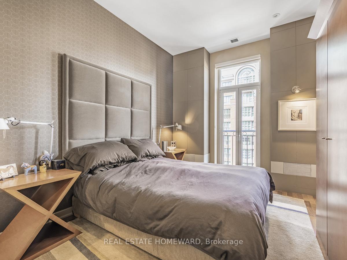 2 Bedrooms Condo at 48 St Clair, Toronto For sale