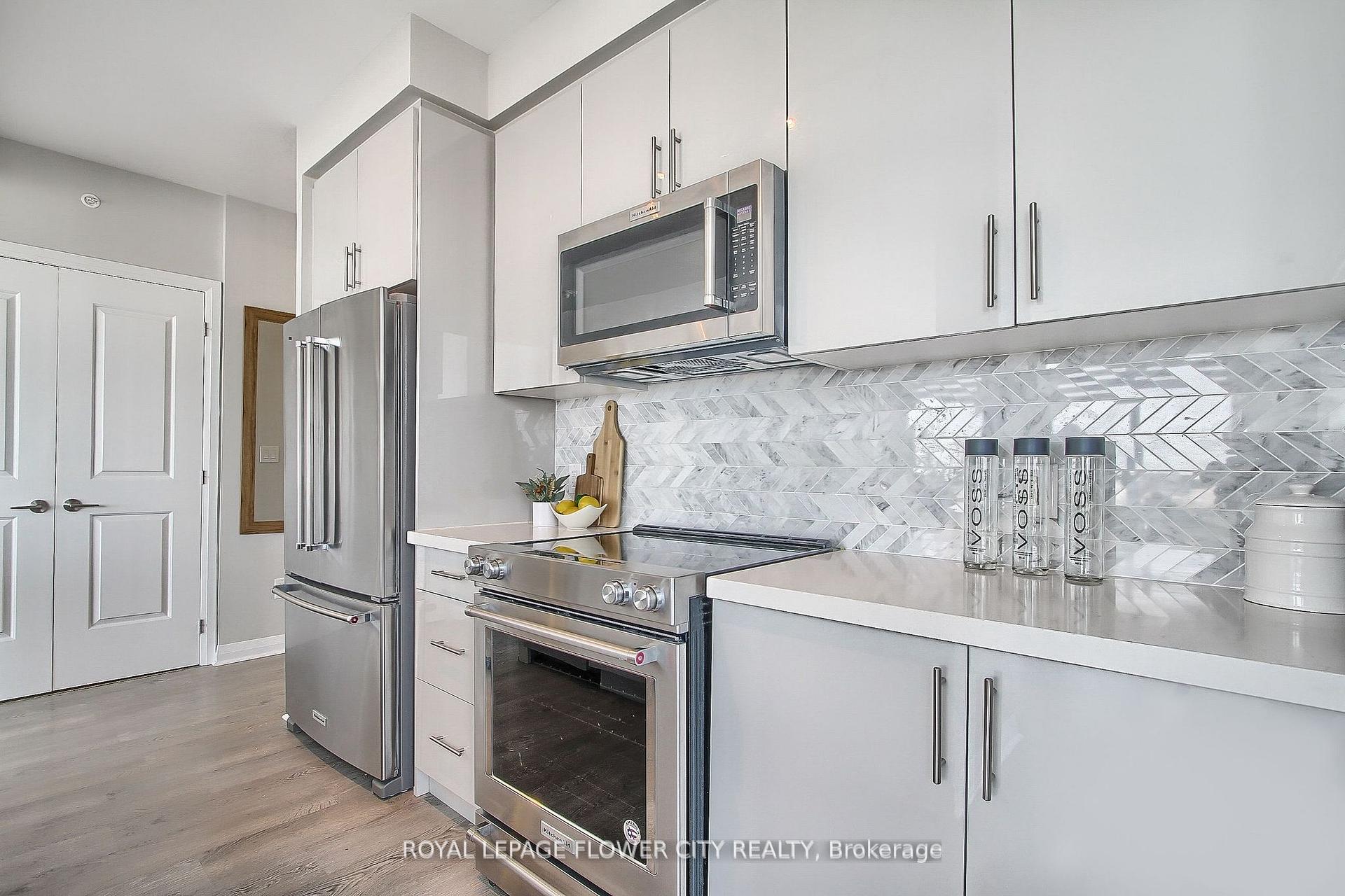 3 Bedrooms Condo at 5025 Four Springs, Mississauga For sale