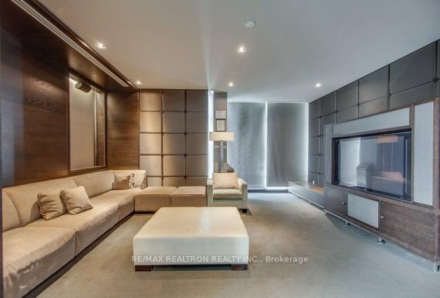1 Bedroom Condo at 18 Yorkville, Toronto For sale