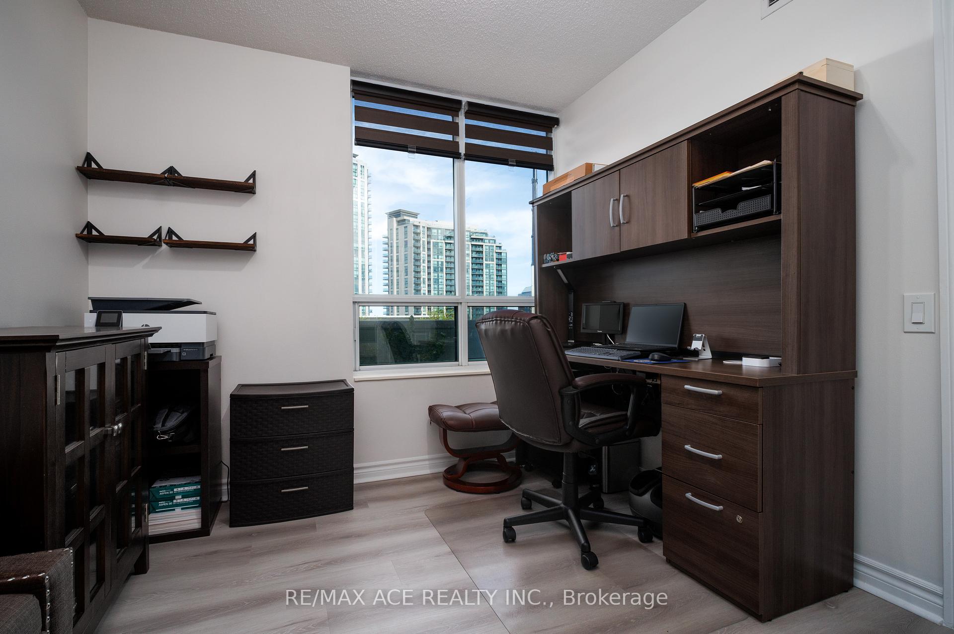 3 Bedrooms Condo at 61 Town Centre, Toronto For sale