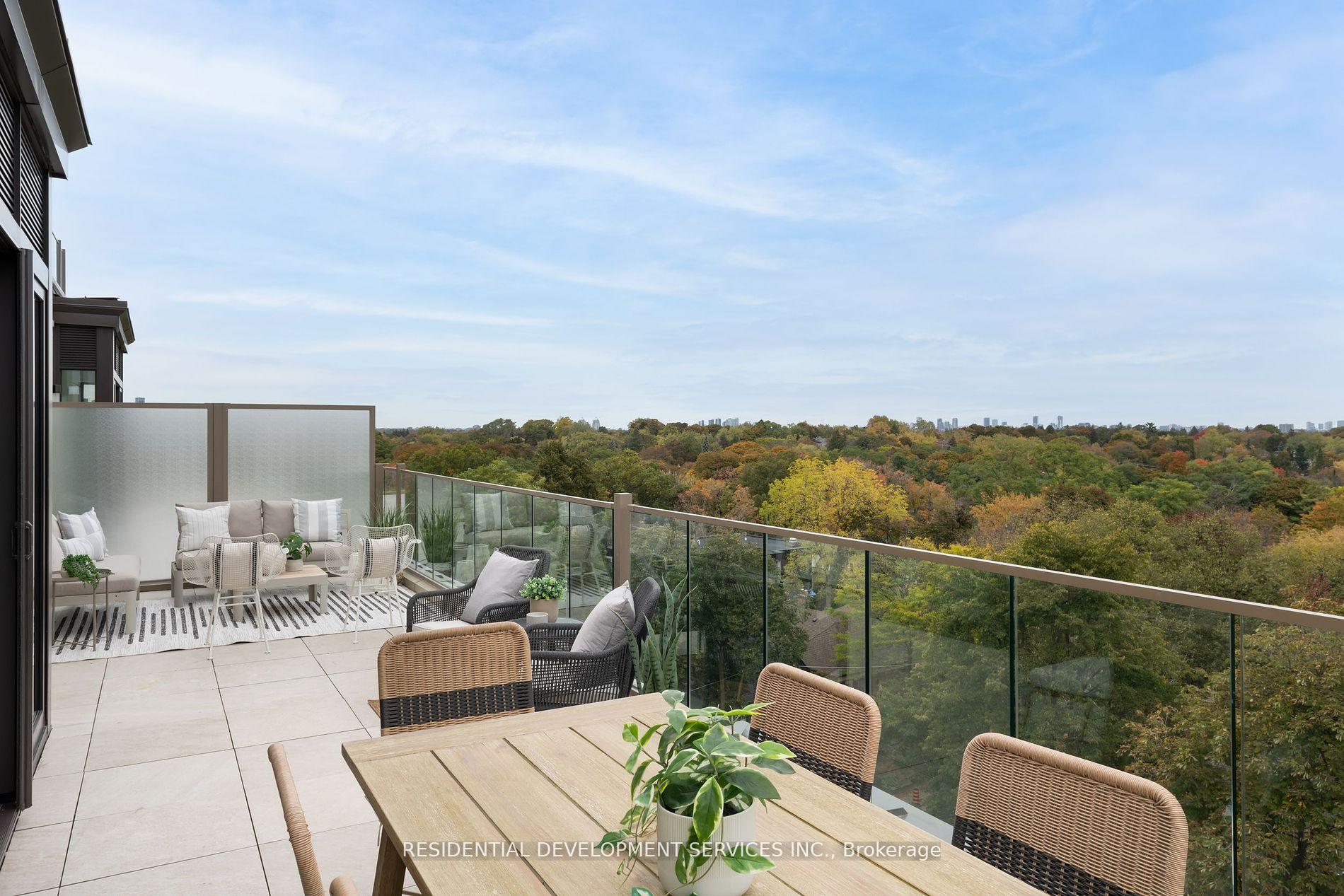 3 Bedrooms Condo at 1 Strathgowan,  Toronto For sale