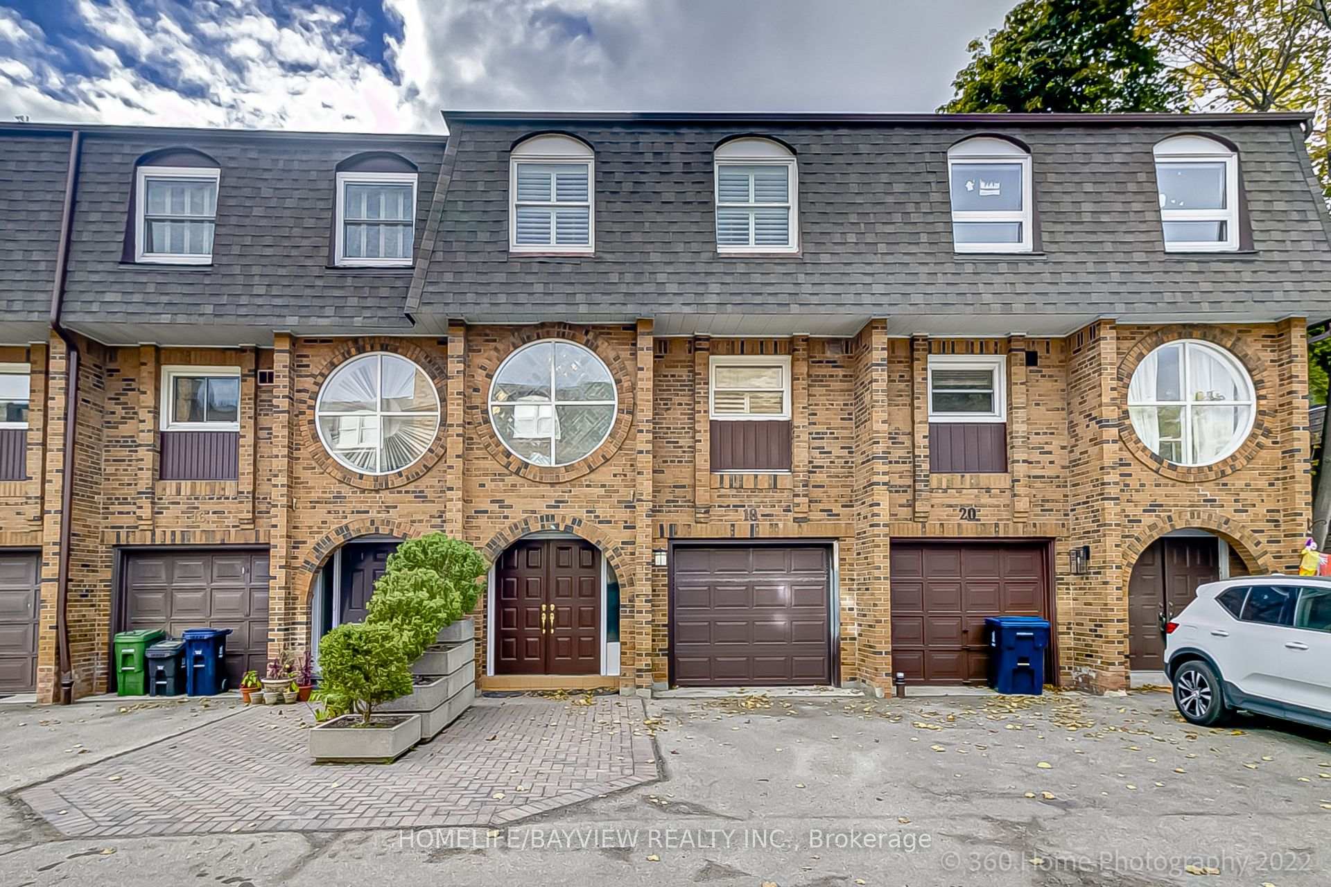 3 Bedrooms Condo at 18 Oaken Gate,  Toronto For sale