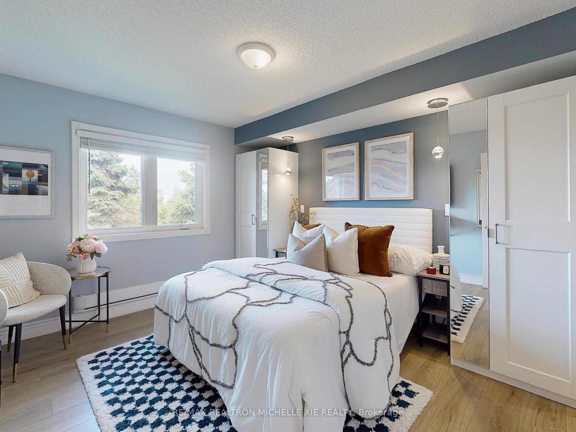 2 Bedrooms Condo at 65 Trailwood, Mississauga For sale