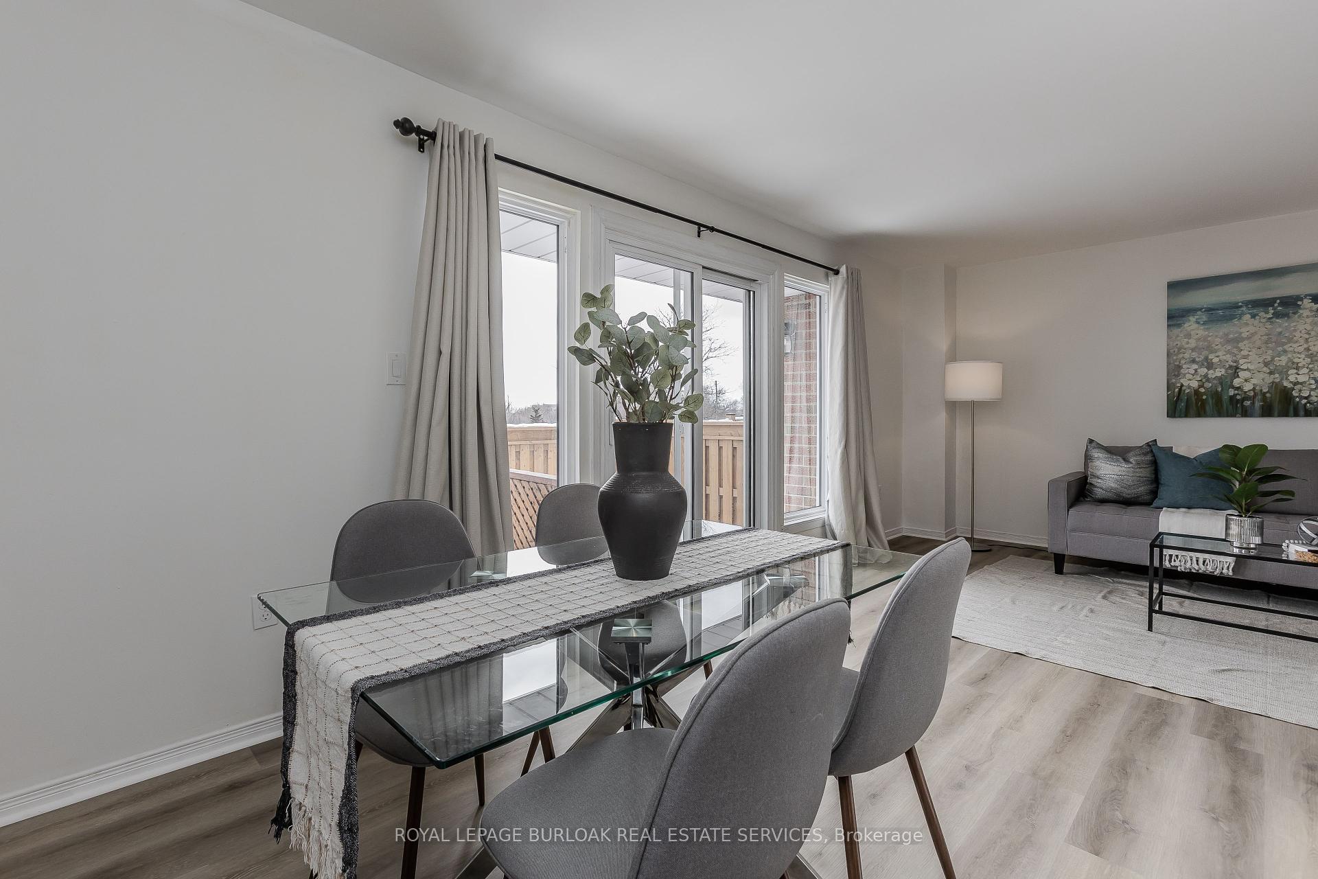 4 Bedrooms Condo at 25 Redbury, Hamilton For sale