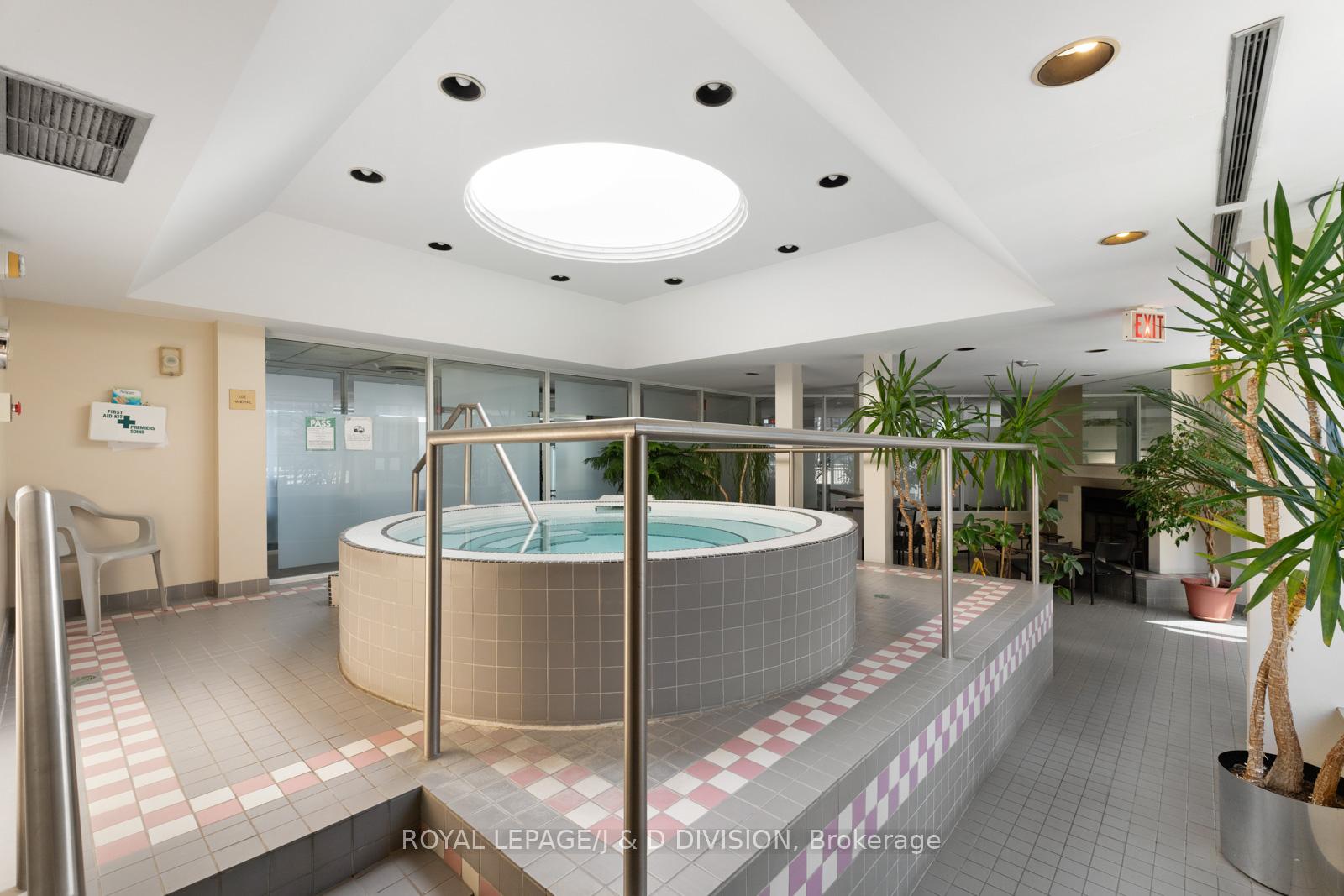 2 Bedrooms Condo at 25 Maitland,  Toronto For sale