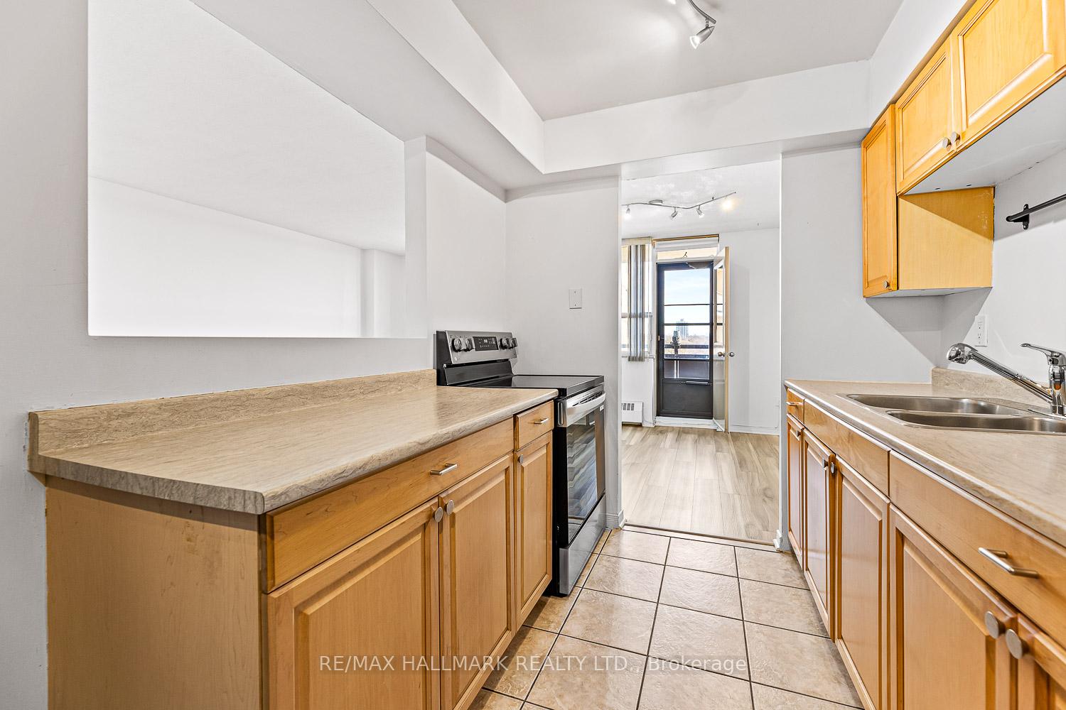 2 Bedrooms Condo at 5 Frith,  Toronto For sale