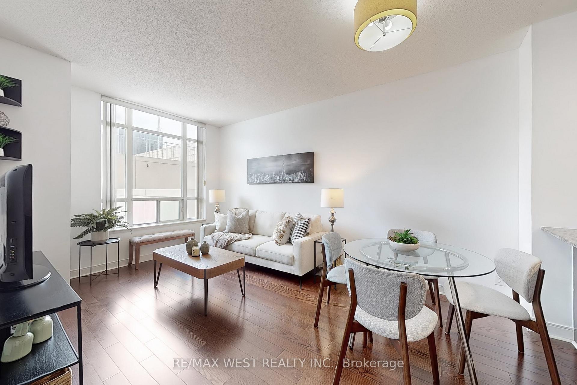 2 Bedrooms Condo at 80 Absolute, Mississauga For sale