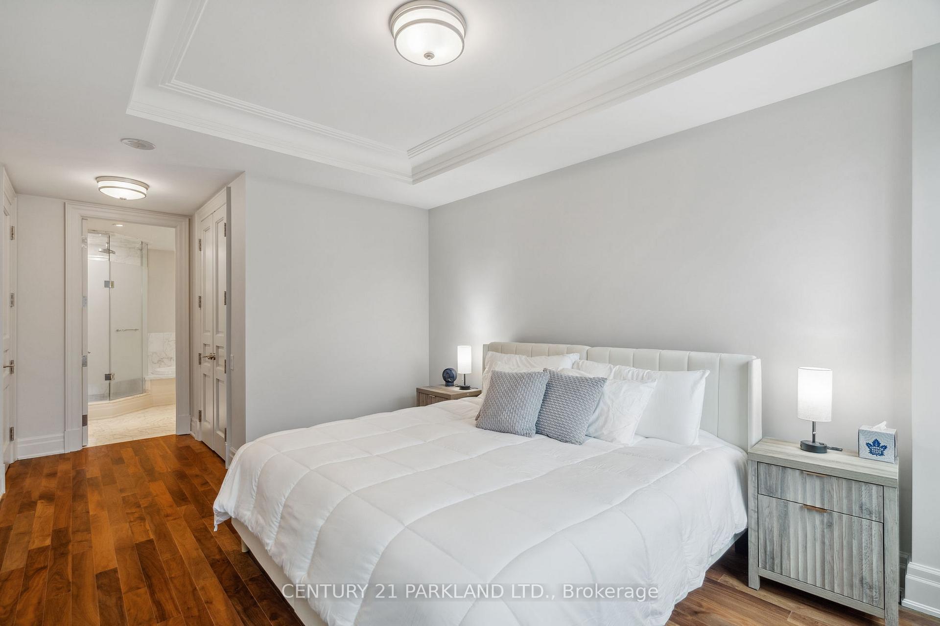2 Bedrooms Condo at 155 St Clair, Toronto For sale