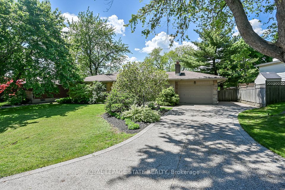 128 Oneida Boulevard, Hamilton, ON L9G 3C9