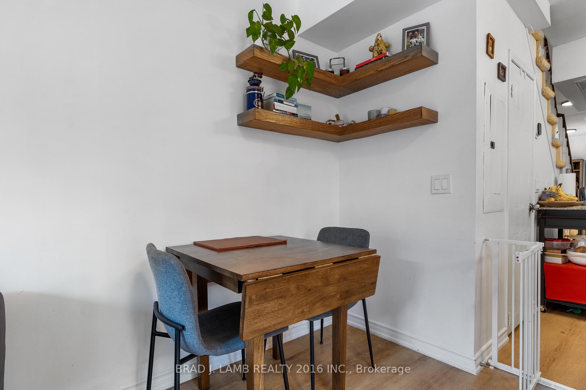 3 Bedrooms Condo at 262 St. Helens, Toronto For sale