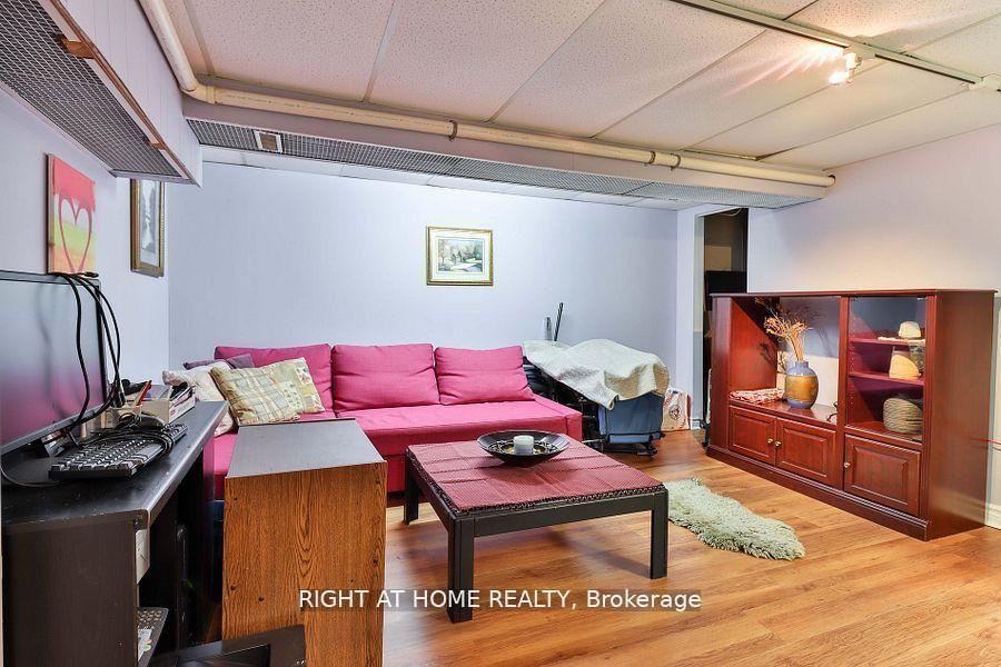 4 Bedrooms Condo at 50 Three Valleys, Toronto For sale