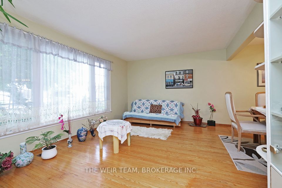 1577 Otterby Road, Mississauga, ON L4X 1W8