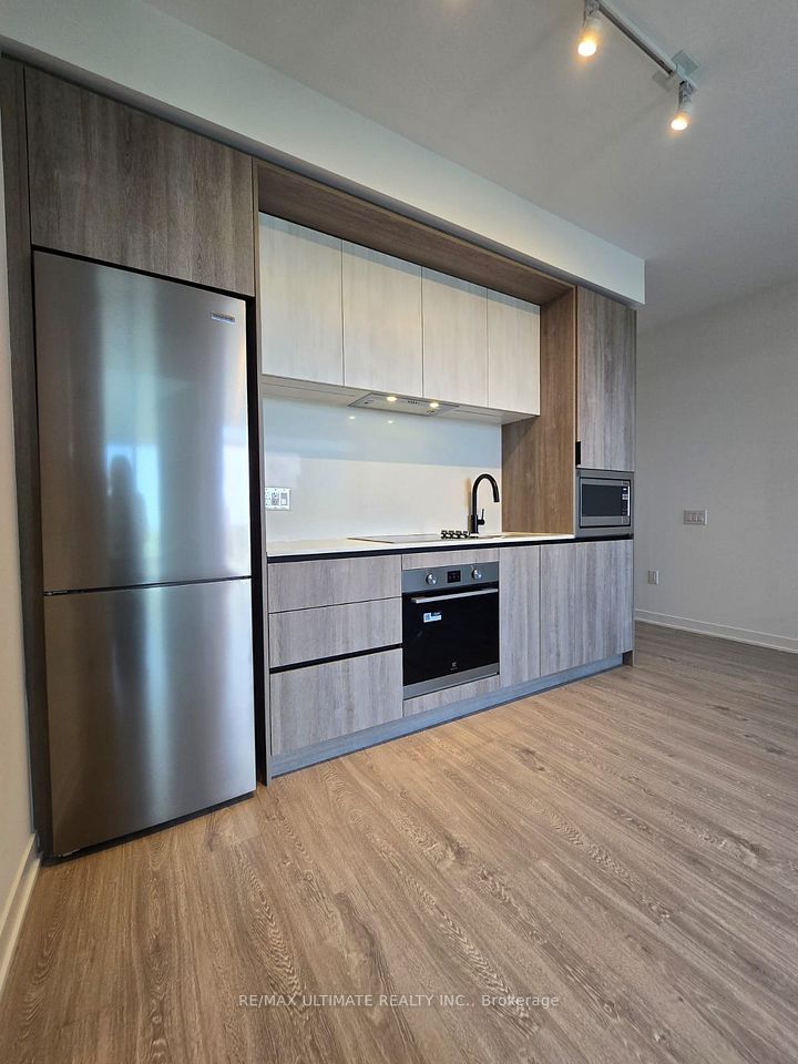 2495 Eglinton