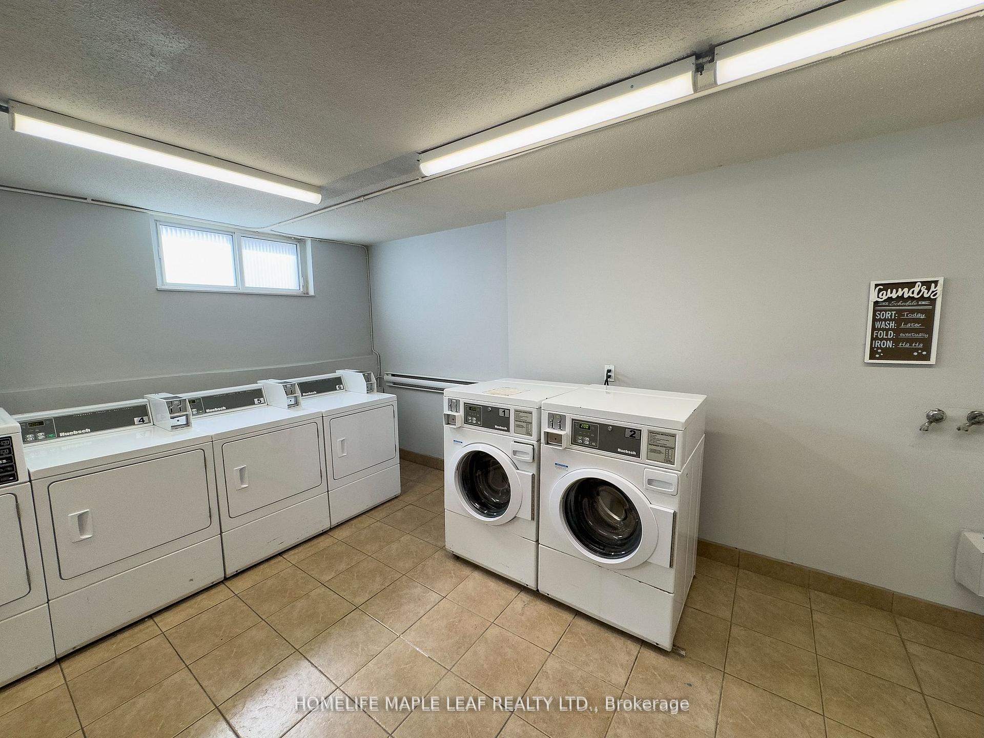 3 Bedrooms Condo at 3120 Kirwin, Mississauga For sale