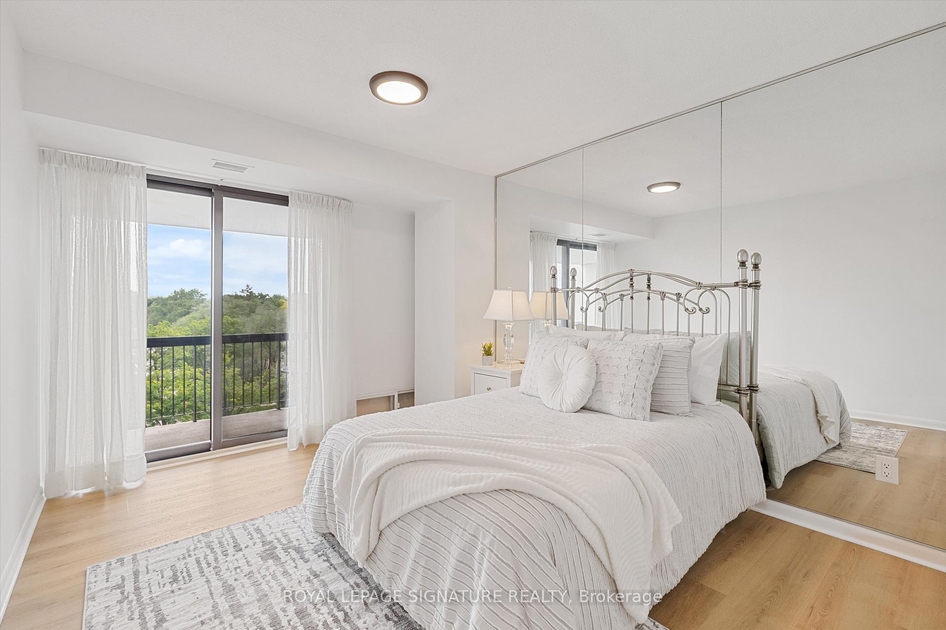 3 Bedrooms Condo at 2185 Marine, Oakville For sale
