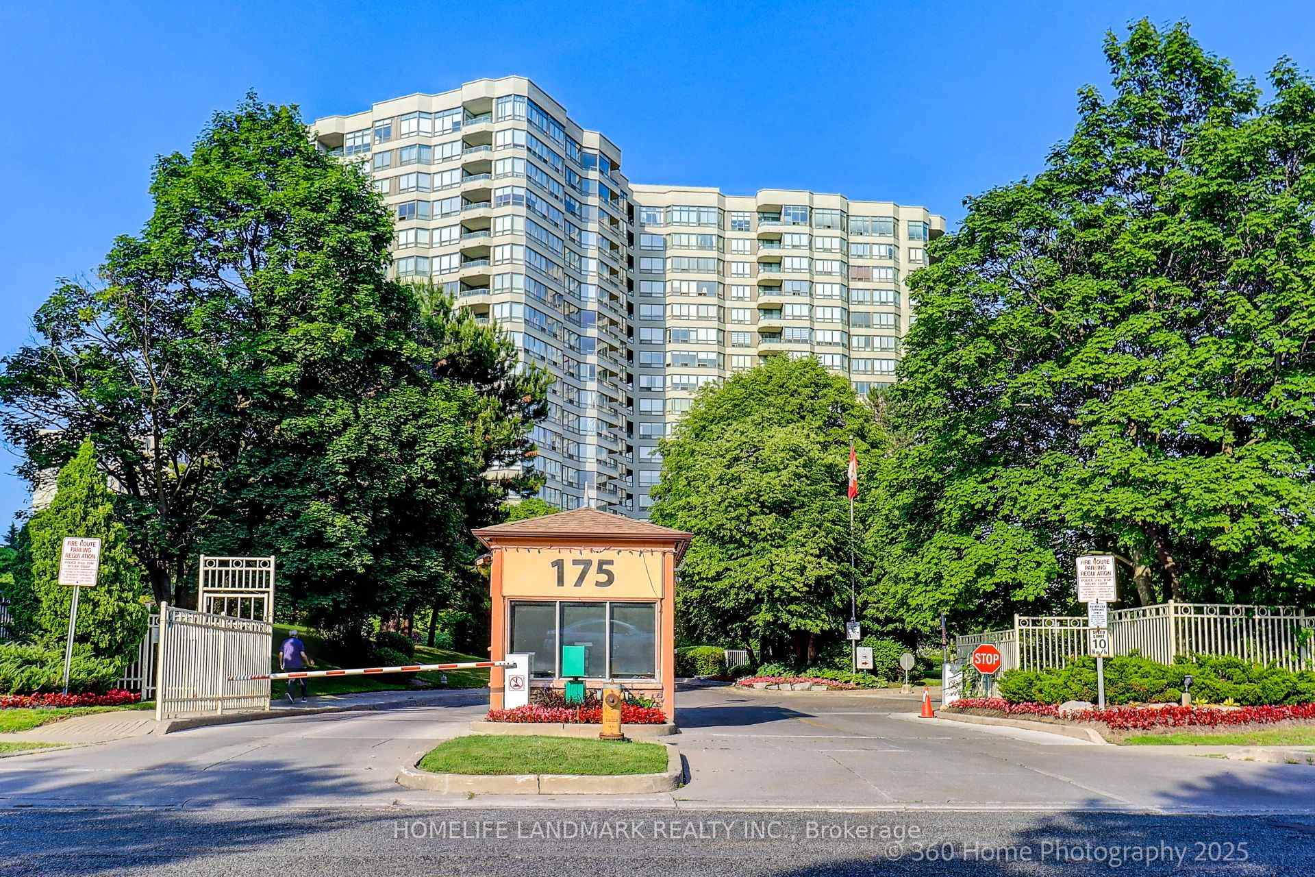 2 Bedrooms Condo at 175 Bamburgh, Toronto For sale