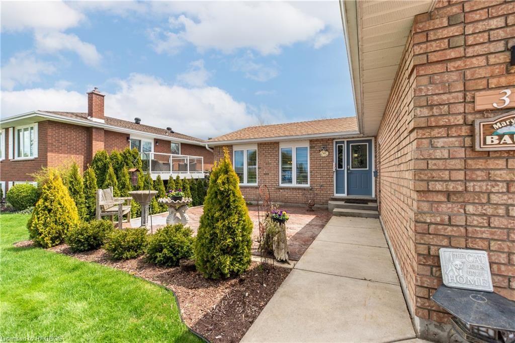 355 PENETANGORE ROW N/A Kincardine Ontario N2Z 2K1