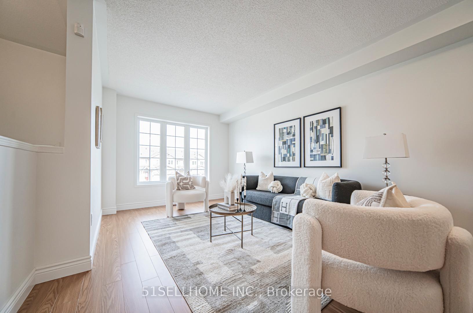 4 Bedrooms Condo at 858 Scollard,  Mississauga For sale
