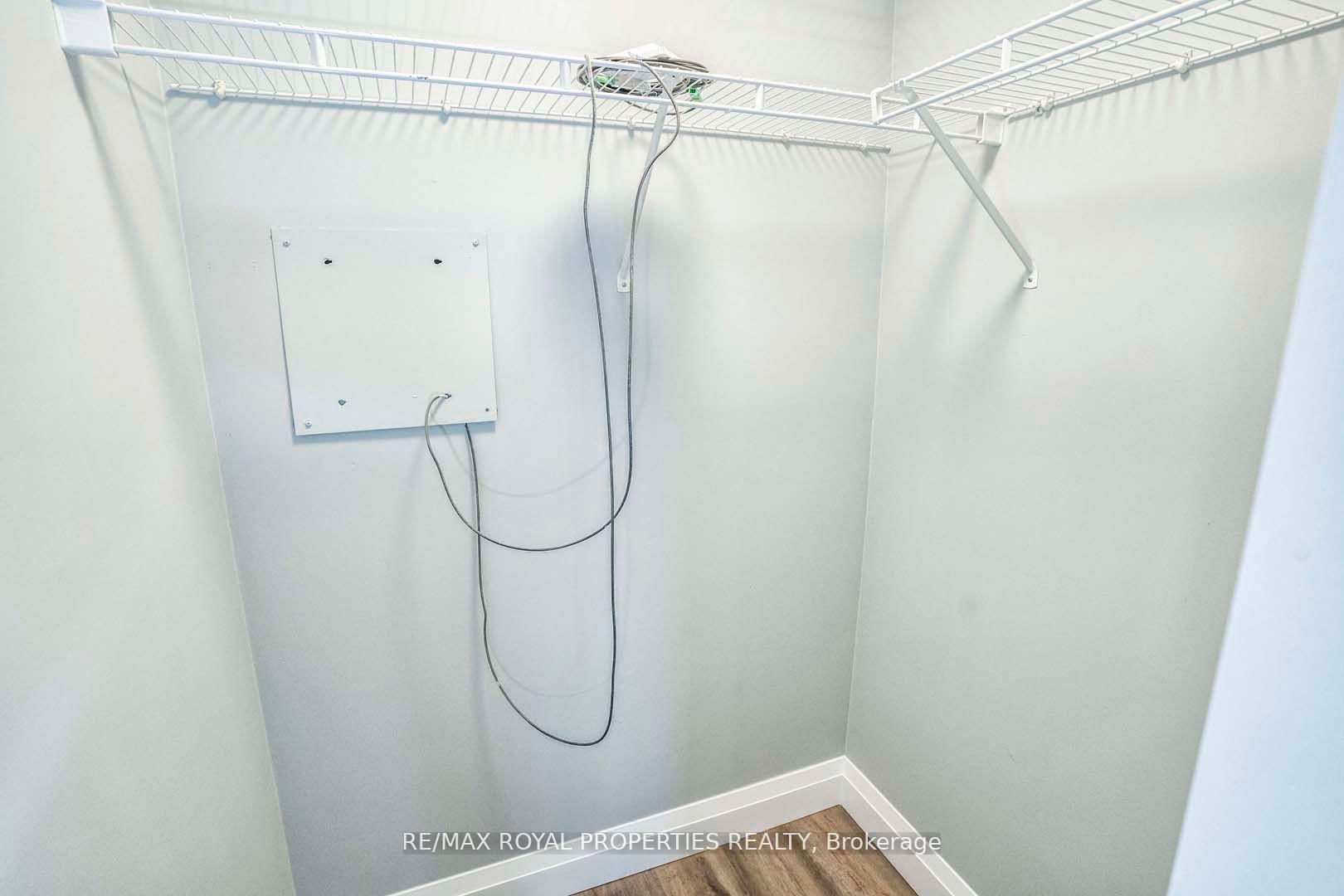 3 Bedrooms Condo at 38 Lee Centre,  Toronto For sale