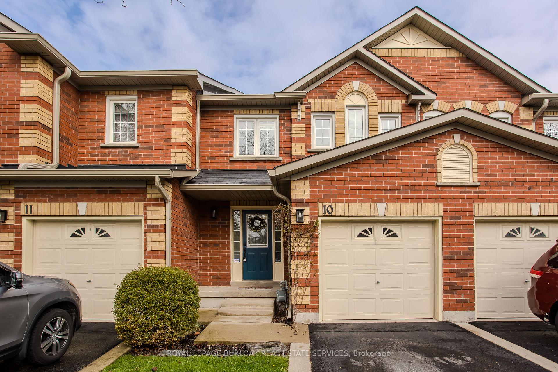 3 Bedrooms Condo at 2022 Atkinson, Burlington For sale