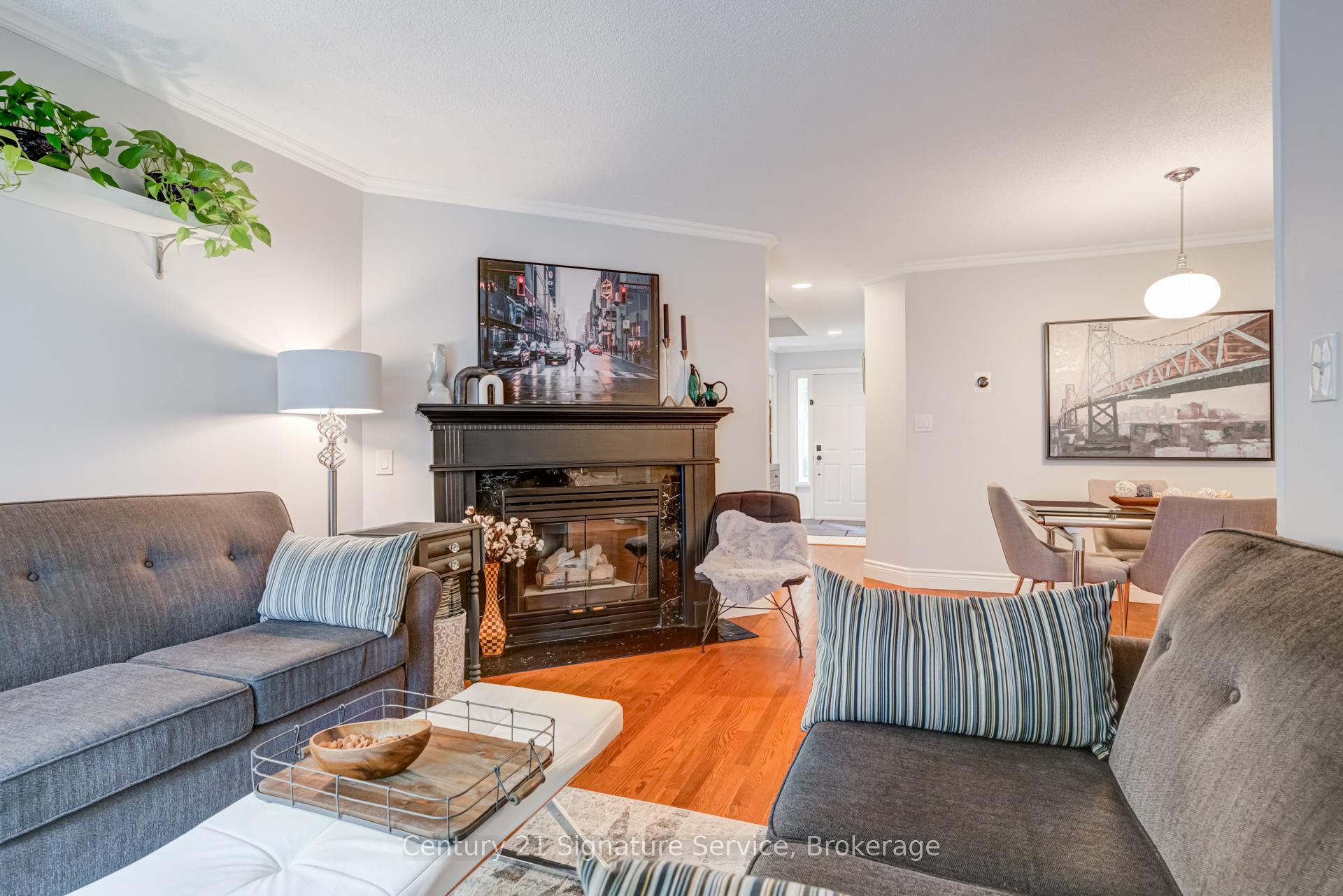 3 Bedrooms Condo at 2230 Walkers, Burlington For sale