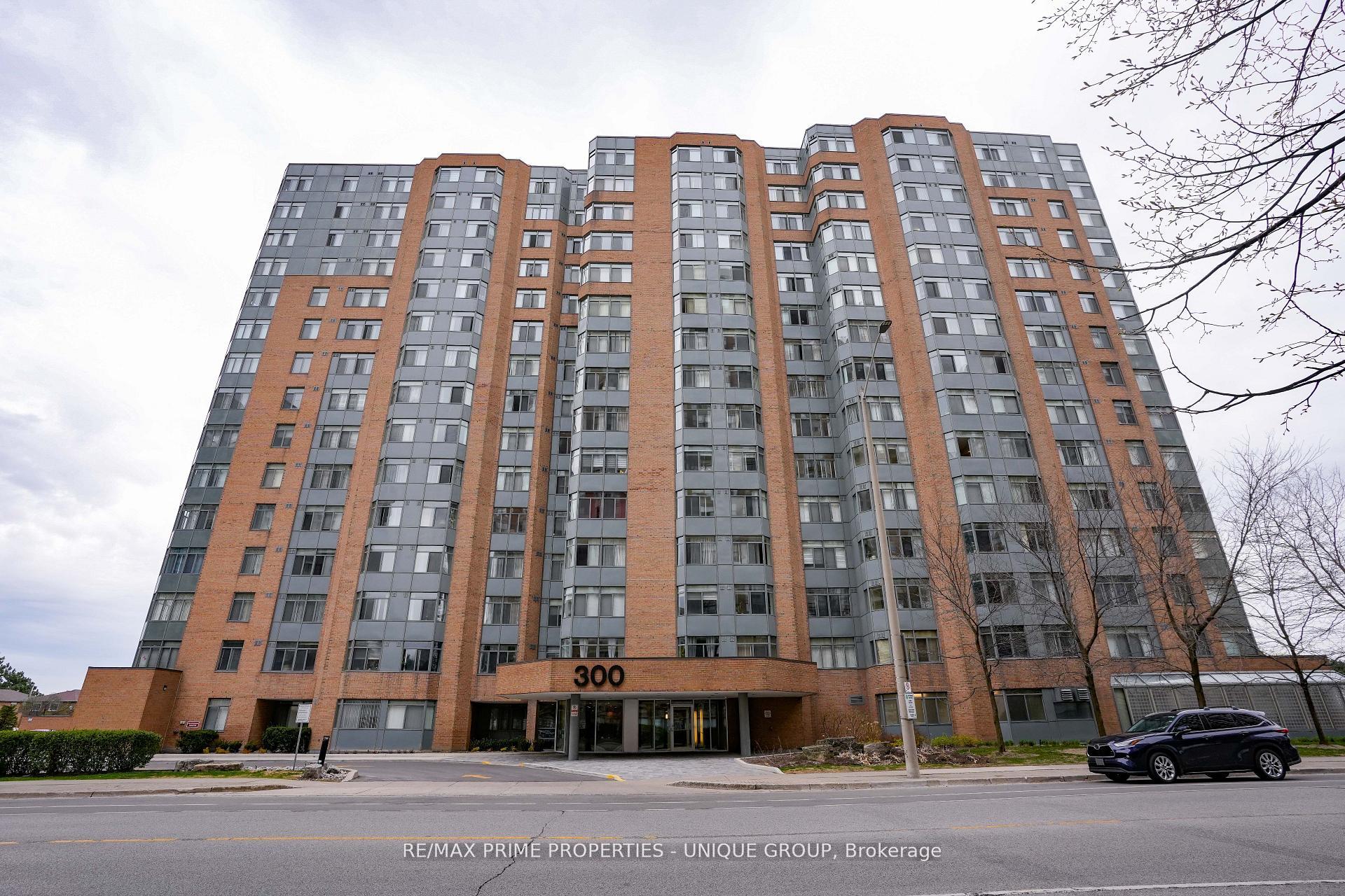 3 Bedrooms Condo at 300 Webb, Mississauga For sale