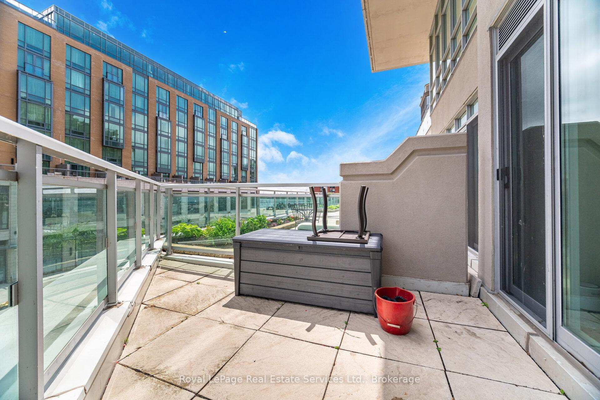 2 Bedrooms Condo at 360 Pearl, Burlington For sale