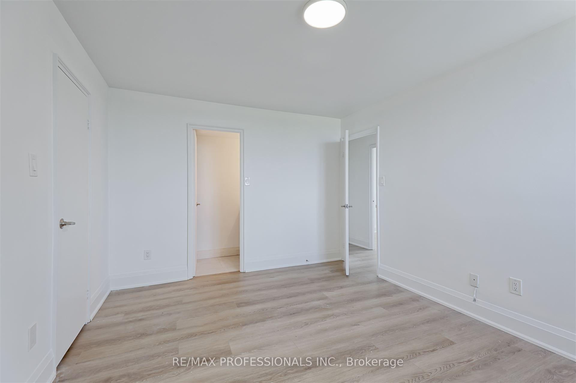 3 Bedrooms Condo at 11 Neilson, Toronto For sale