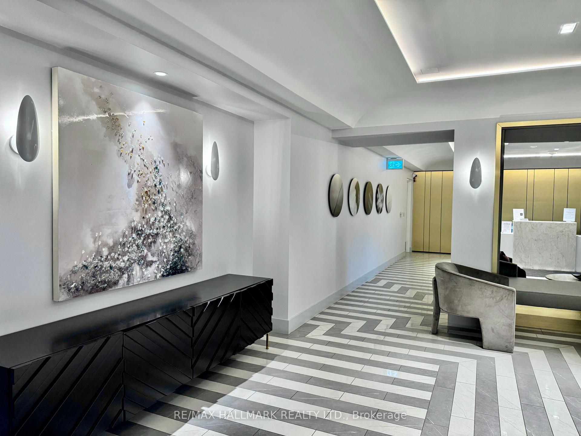 2 Bedrooms Condo at 26 Gibbs, Toronto For sale