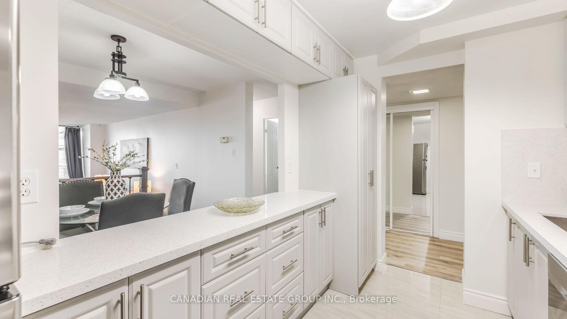 3 Bedrooms Condo at 20 Speers, Oakville For sale