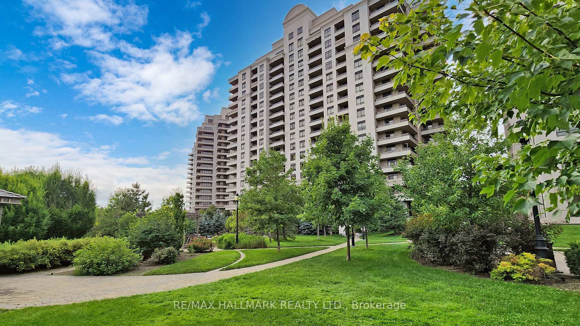 3 Bedrooms Condo at 9245 Jane, Vaughan For sale