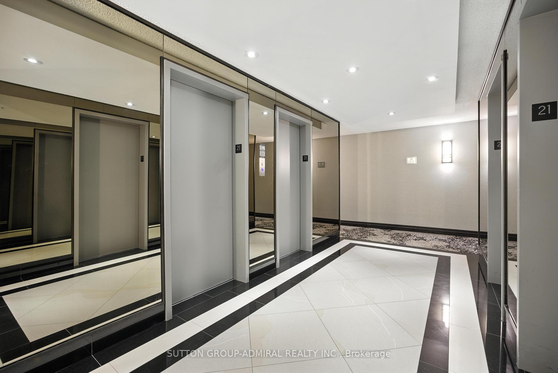 2 Bedrooms Condo at 131 Beecroft, Toronto For sale