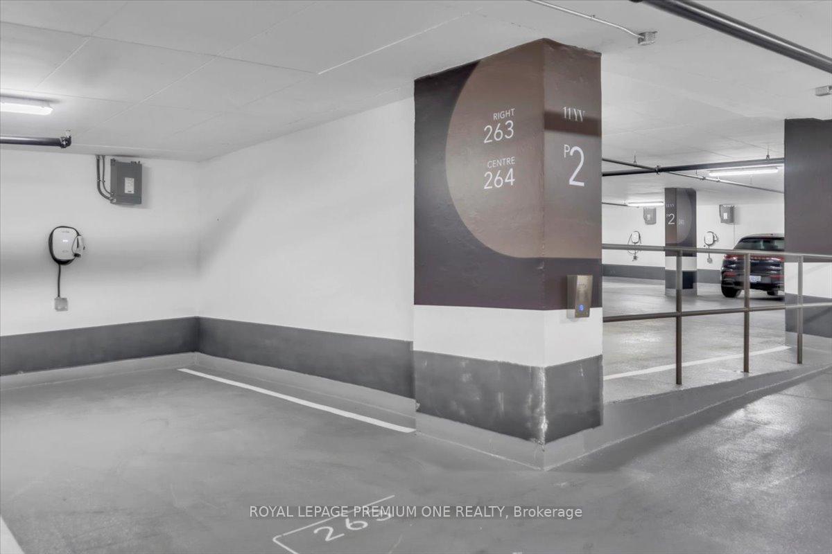 2 Bedrooms Condo at 11 Yorkville, Toronto For sale