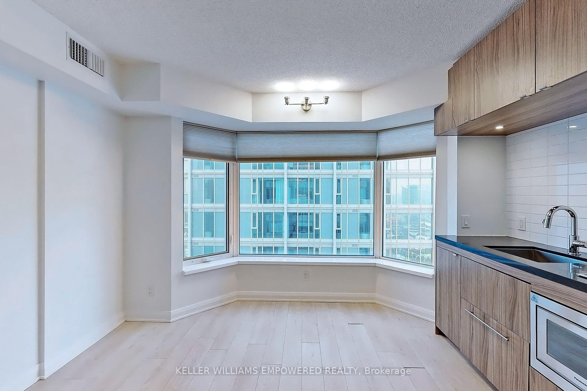 1 Bedroom Condo at 155 Yorkville,  Toronto For sale