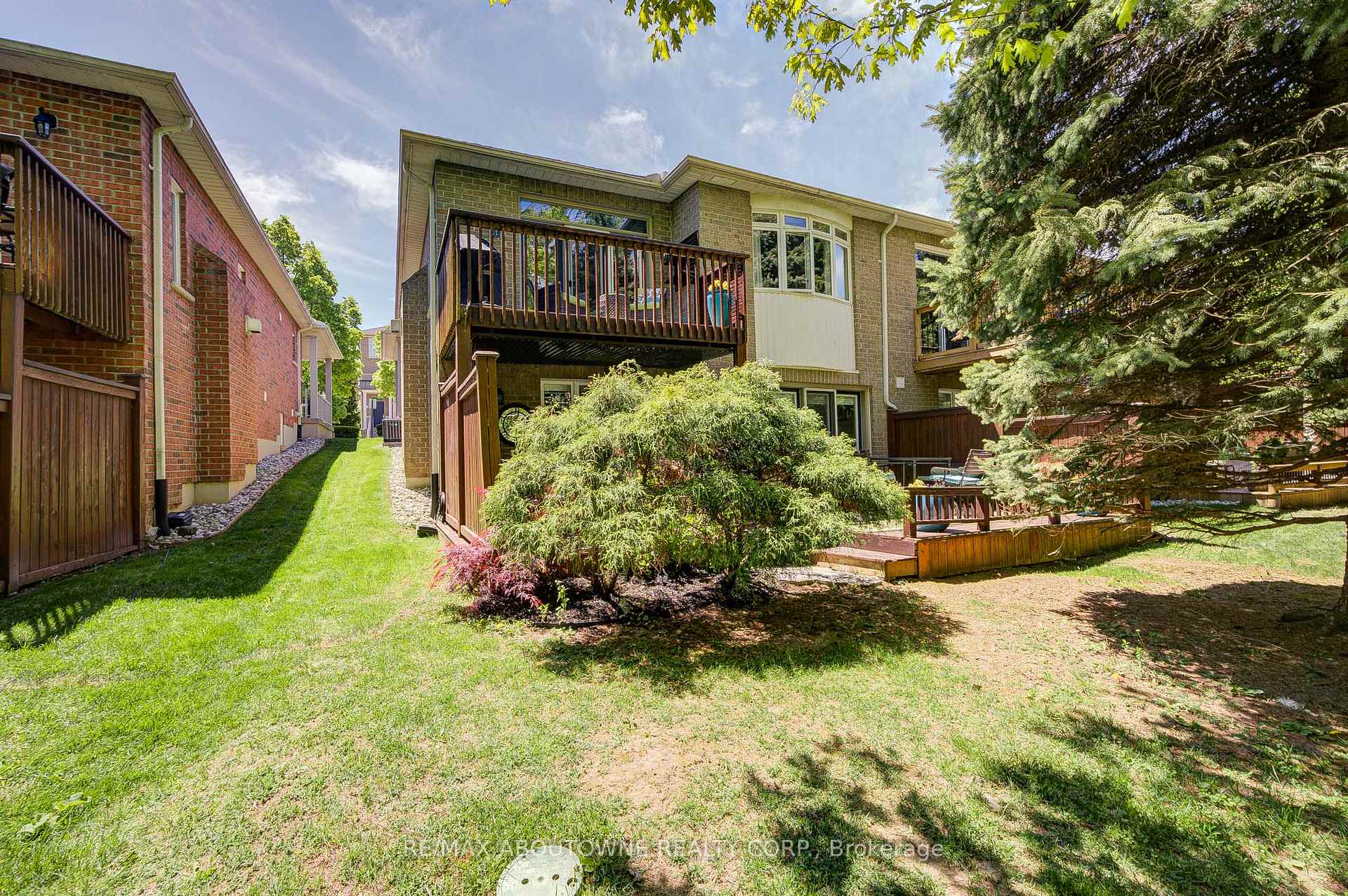 2 Bedrooms Condo at 1169 Dorval, Oakville For sale