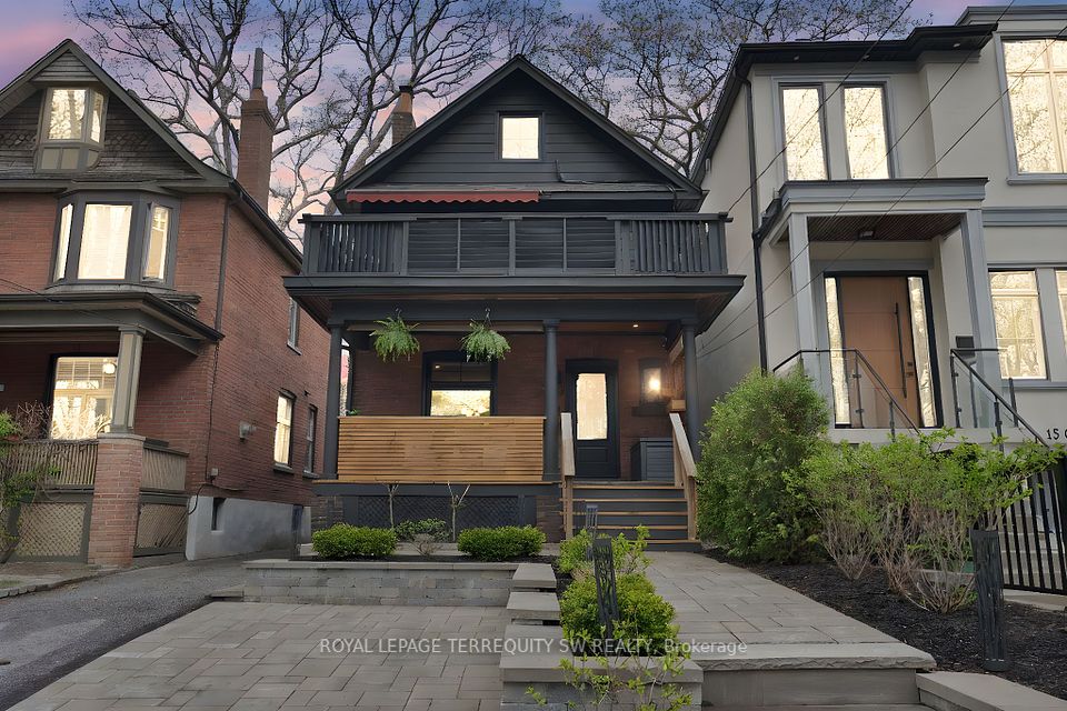17 Queensbury