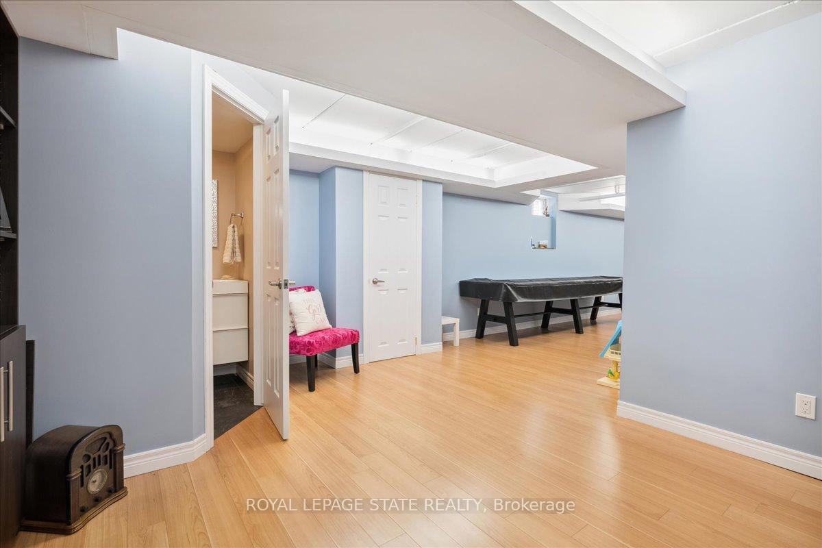 2 Bedrooms Condo at 484 Millen,  Hamilton For sale